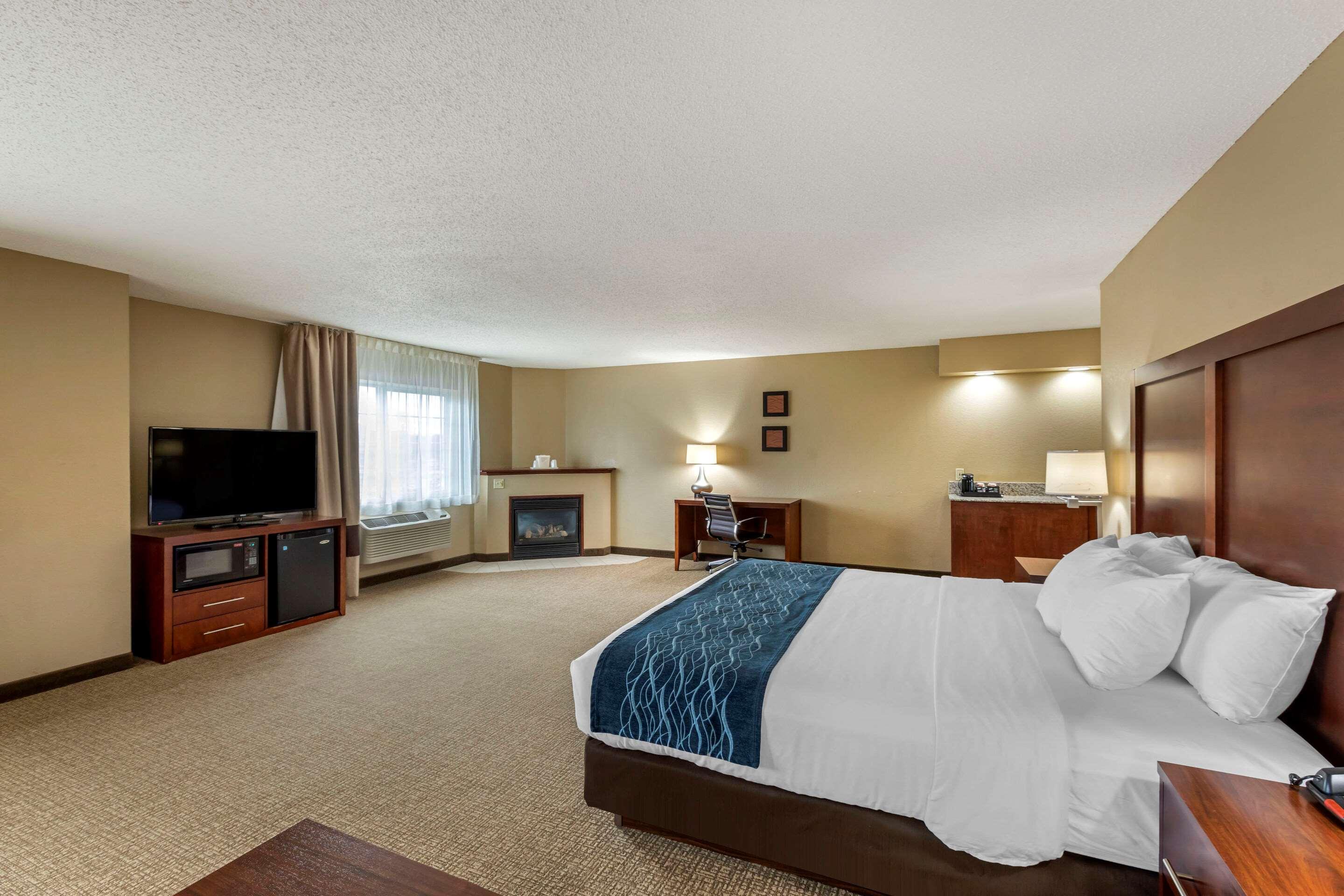 Comfort Inn & Suites Jackson - West Bend Eksteriør billede