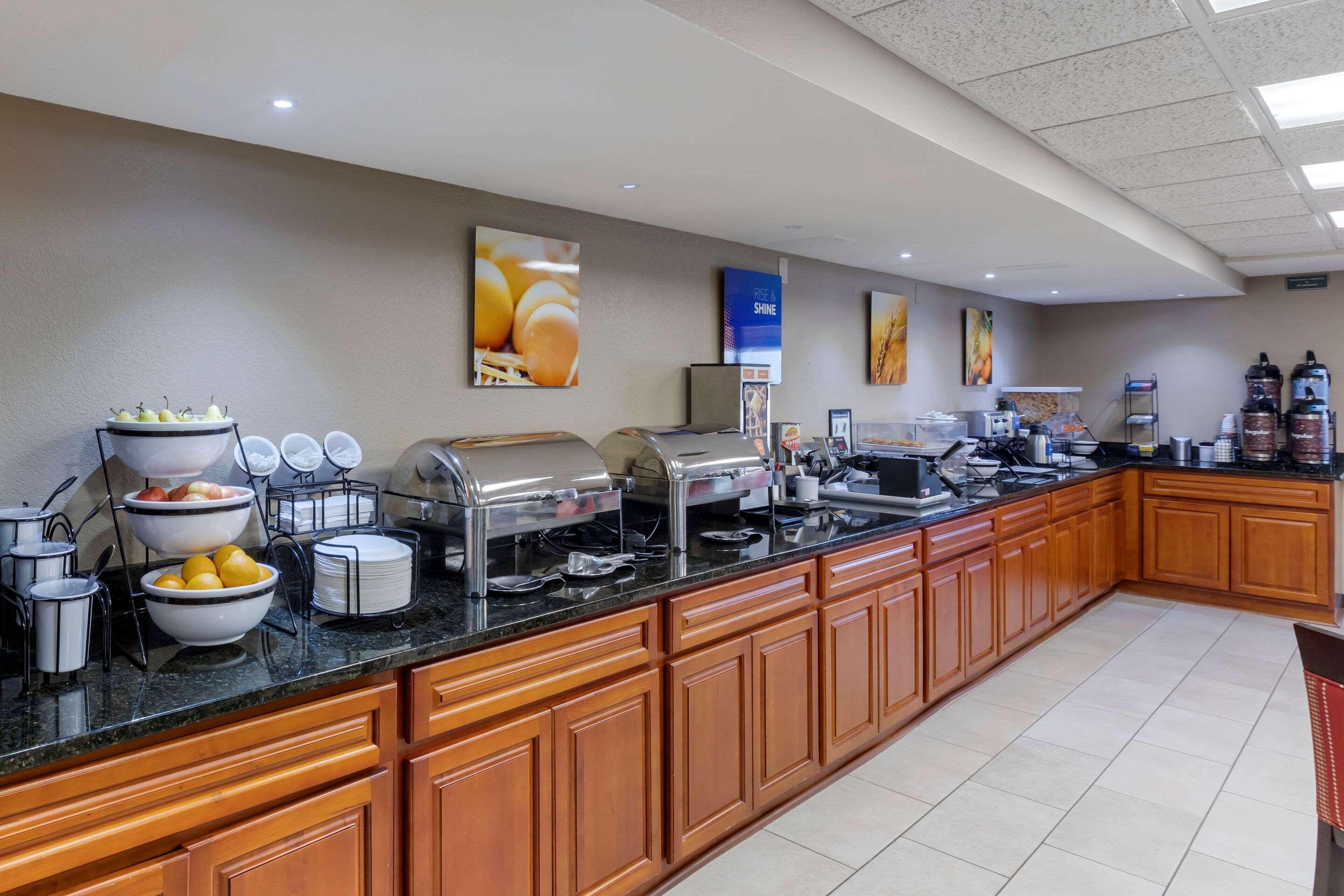 Comfort Inn & Suites Jackson - West Bend Eksteriør billede